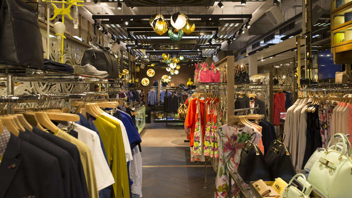 Perusahaan retail pakaian mewah Inggris Ted Baker menggunakan Lampu 'Sales Floor' dari Philips