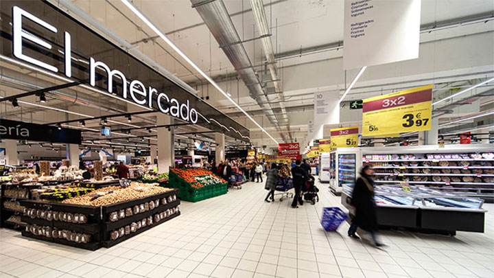 Supermarket Carrefour Santiago diterangi dengan kombinasi teknologi LED dan kontrol pencahayaan pintar