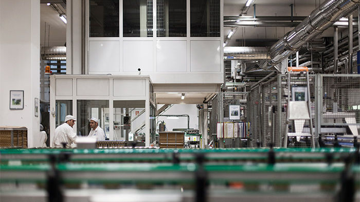 Pencahayaan industri makanan Philips menerangi pabrik Hero, yang menggunakan pencahayaan LED hemat energi