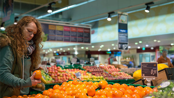 Produce under the lights of Philips fresh food lighting at Real in Essen, Germany