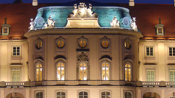 Attractive lighting make Royal castle at Poland to stand out