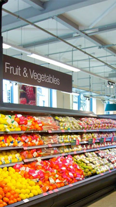 Buah-buahan dan sayuran terlihat segar dengan pencahayaan supermarket Philips