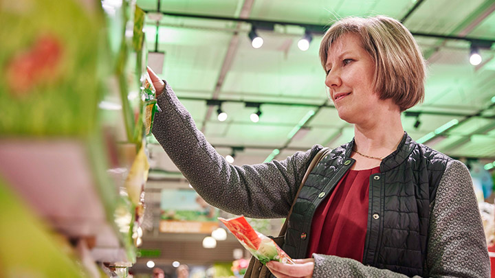 Influencing shopper behavior with soft pastel up-lights at Globus Supermarket