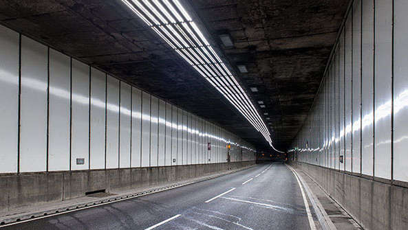 Meir Tunnel diterangi dengan pencahayaan Philips untuk terowongan