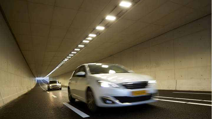Mengikuti instalasi pencahayaan yang aman dan sehat | Pencahayaan pintar untuk terowongan
