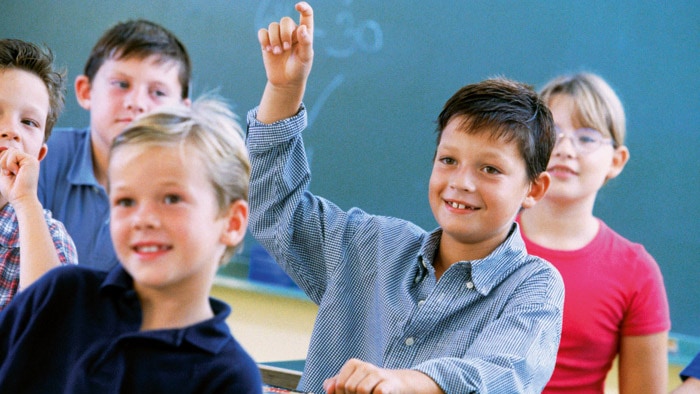 Children in a class illuminated effectively with Philips dynamic lighting 