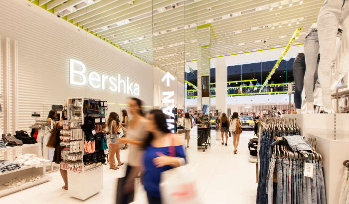 A brightly-lit and spacious Bershka showroom features sustainable and eco-friendly elements | Bershka store lighting